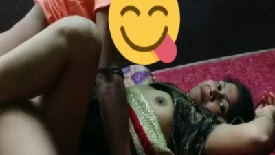 Village Mature Aunty Mulai Kanbithu Saree Thuki Koothiyil Ool